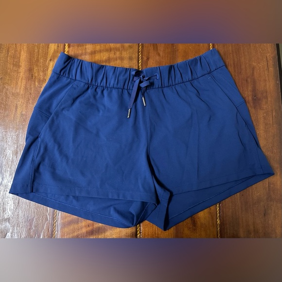 Women's Lululemon On The Fly Short Size 12 - Picture 4 of 14